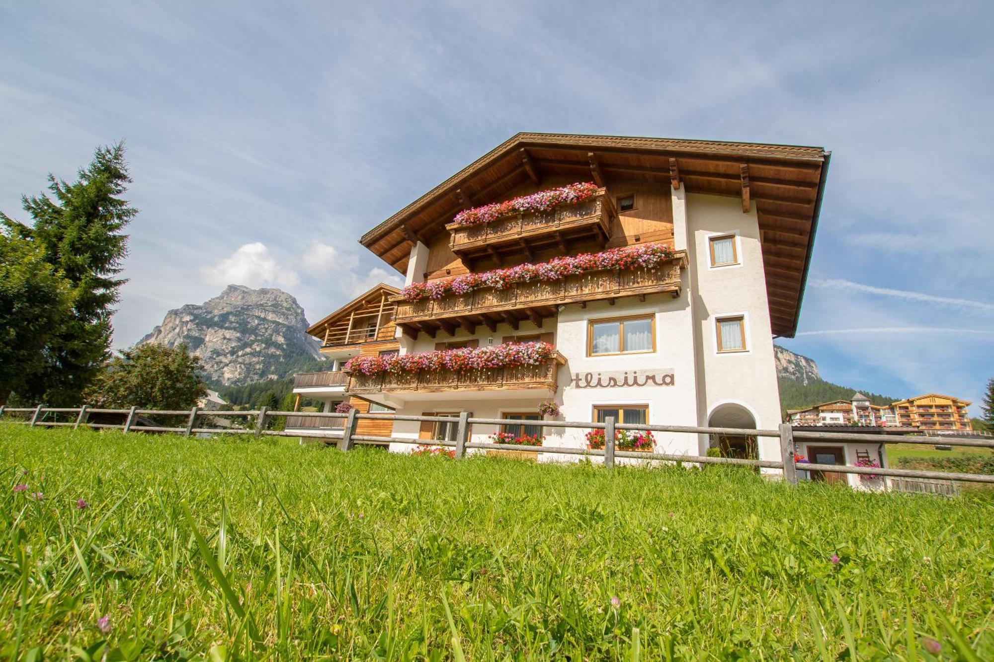 Dolomitdreams Hotel La Villa  Exterior foto